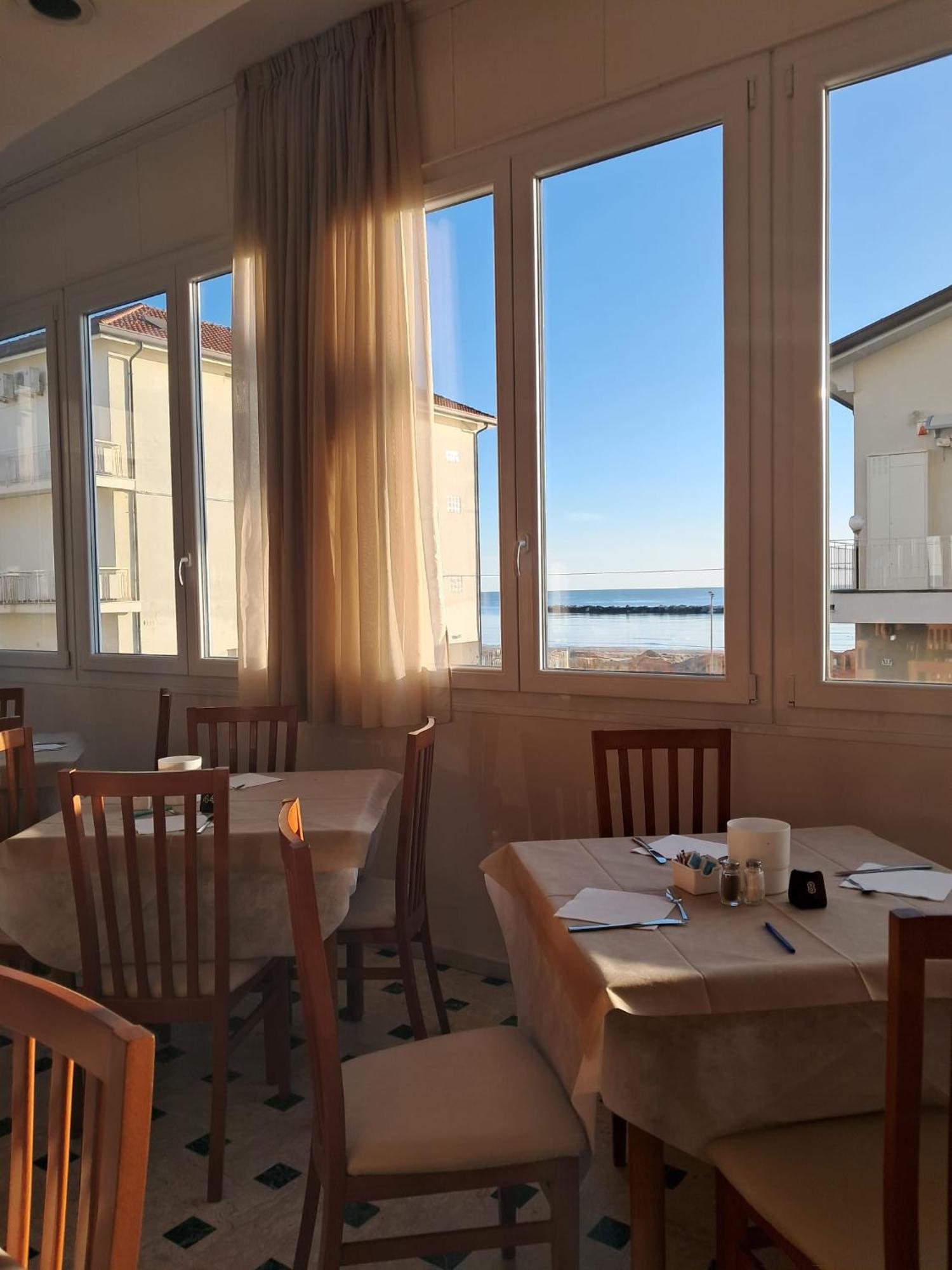 Hotel Barca D'Oro Bellaria-Igea Marina Bagian luar foto
