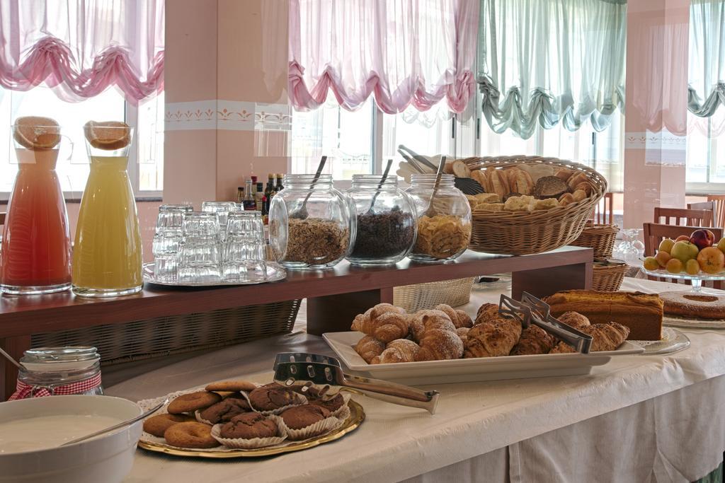 Hotel Barca D'Oro Bellaria-Igea Marina Bagian luar foto