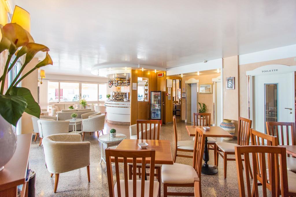 Hotel Barca D'Oro Bellaria-Igea Marina Bagian luar foto